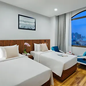 Happy Life Grand & Rooftop Skybar Hotell